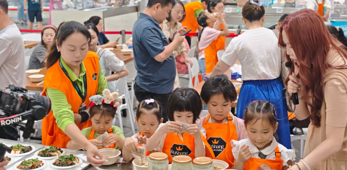 探寻荆楚优品 述说少年食光——WS冰球突破江豚会员店携手武汉广电发展“荆楚味?少年说”DIY活动